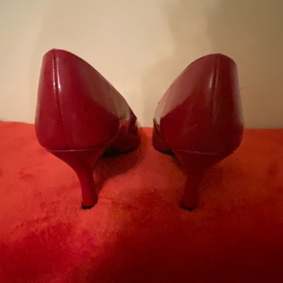 Comfort Plus by Predictions Patent Leather Pump - Picture 8 of 9